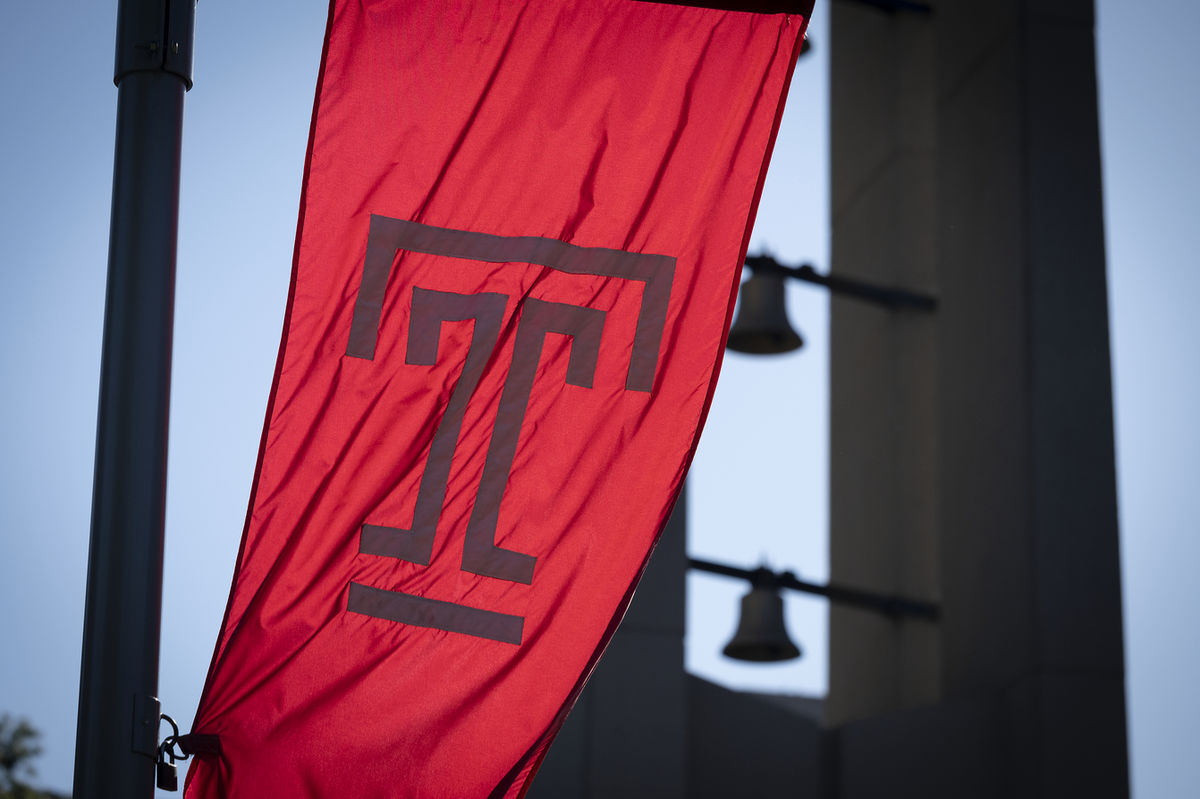 Temple%20Flag20191011_Fall_Stock_020-Web%20Res%20JPEG%2072%20DPI_2