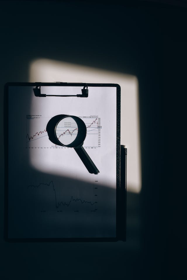 black-magnifying-glass