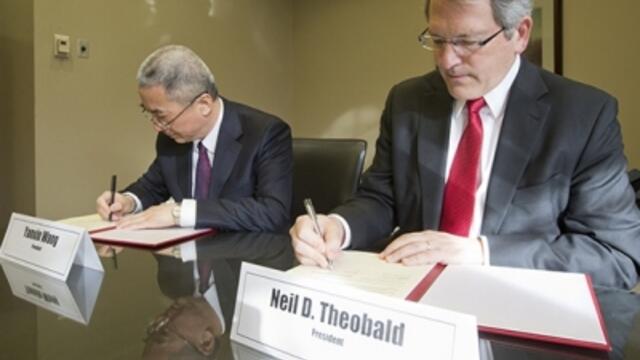 20140206_signing_011
