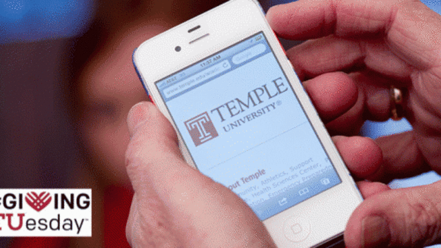 A donor using a mobile device to give to Temple.